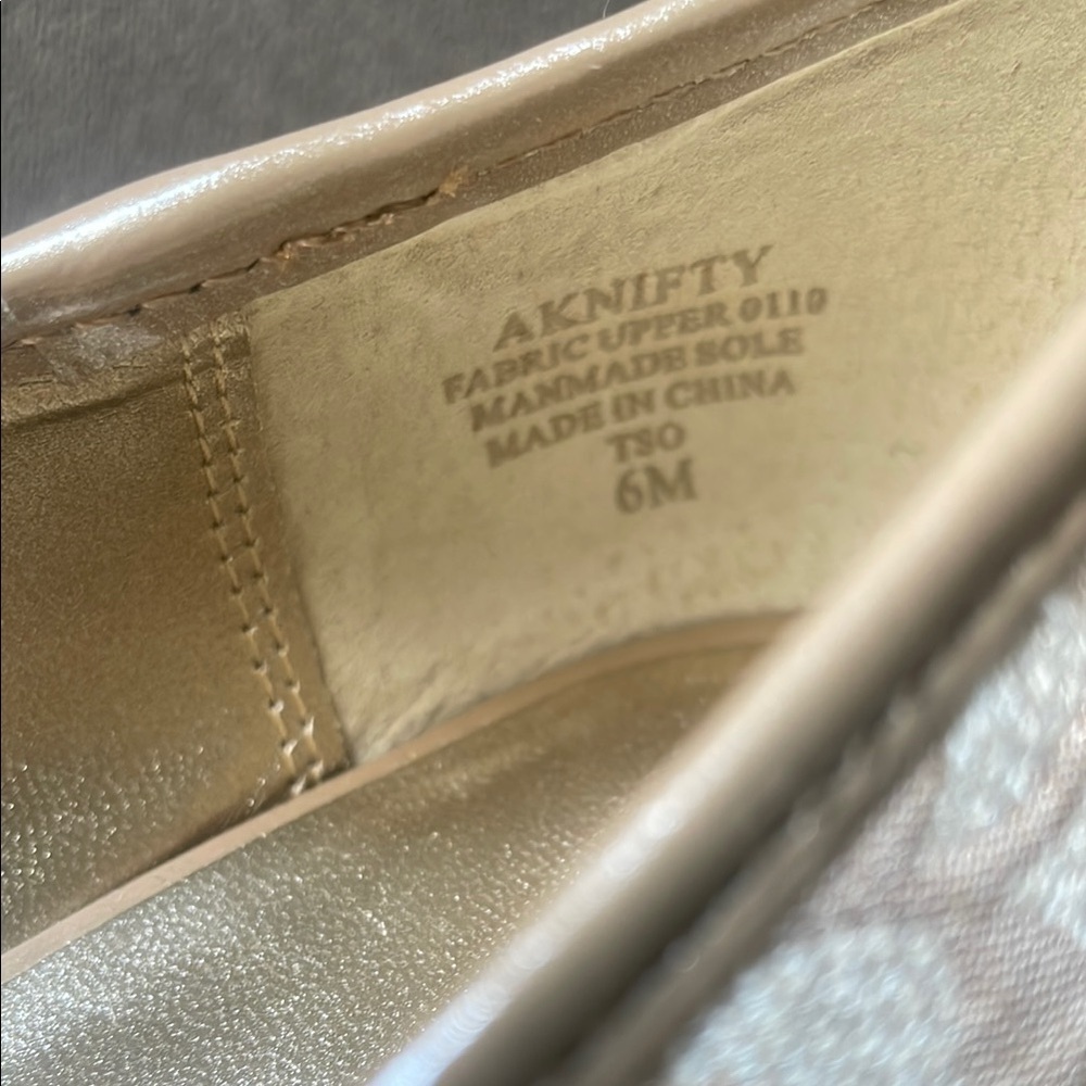 Anne Klein Taupe Peep-Toe Bow Kitten Heels Womens 6 Classic Preppy Girly - Picture 10 of 12